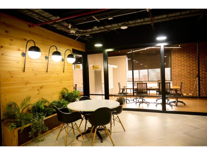 Oficina en arriendo en El Poblado, Medellín, 120 m² · foto 18 de 24