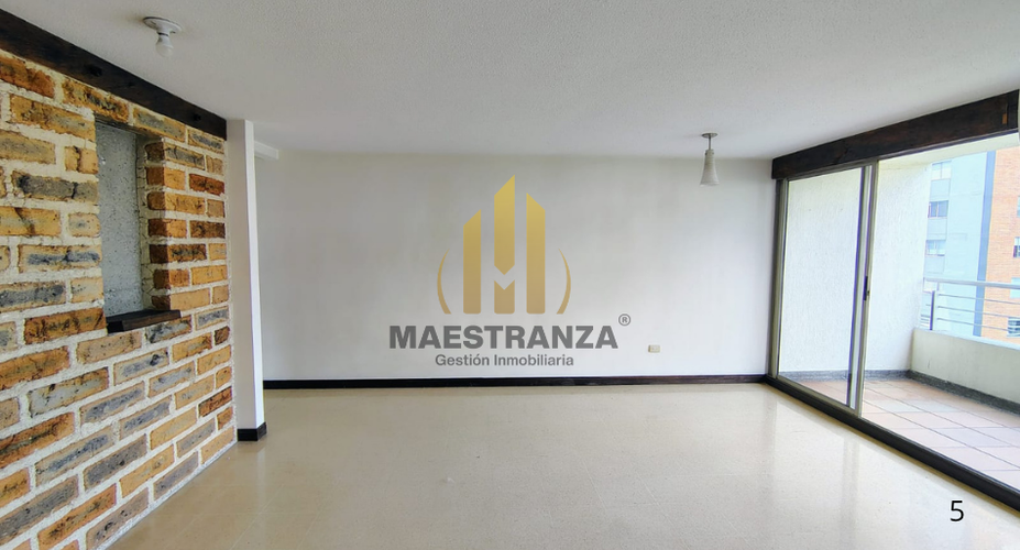 Apartamento de 2 alcobas en venta en Loma De Los Bernal, Medellín, 96 m² · foto 2 de 18