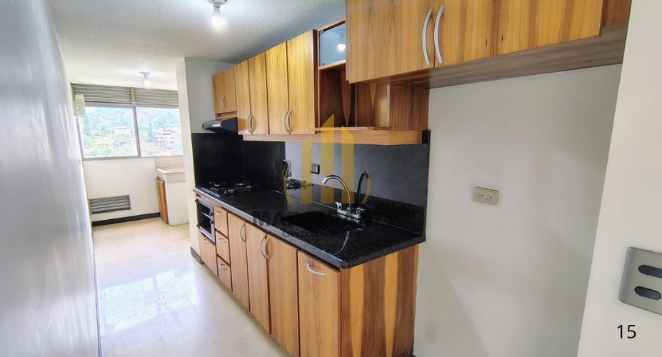 Apartamento de 2 alcobas en venta en Loma De Los Bernal, Medellín, 96 m² · foto 3 de 18