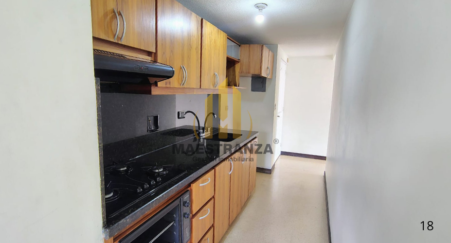 Apartamento de 2 alcobas en venta en Loma De Los Bernal, Medellín, 96 m² · foto 4 de 18