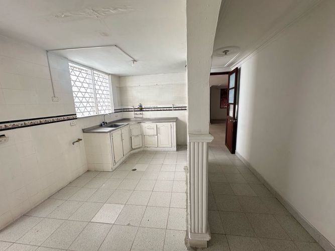 Casa de 5 alcobas en venta en Villa Olimpica Simon Bolivar, Santa Marta, 281 m² · foto 5 de 13