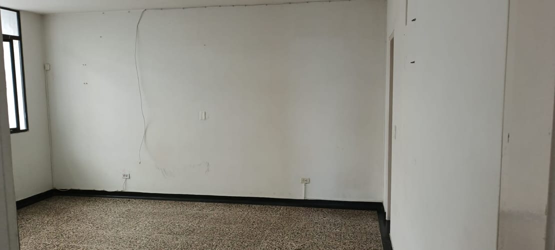 Casa de 13 alcobas en venta en Avenida 30 De Agosto, Pereira, 1750 m² · foto 5 de 19