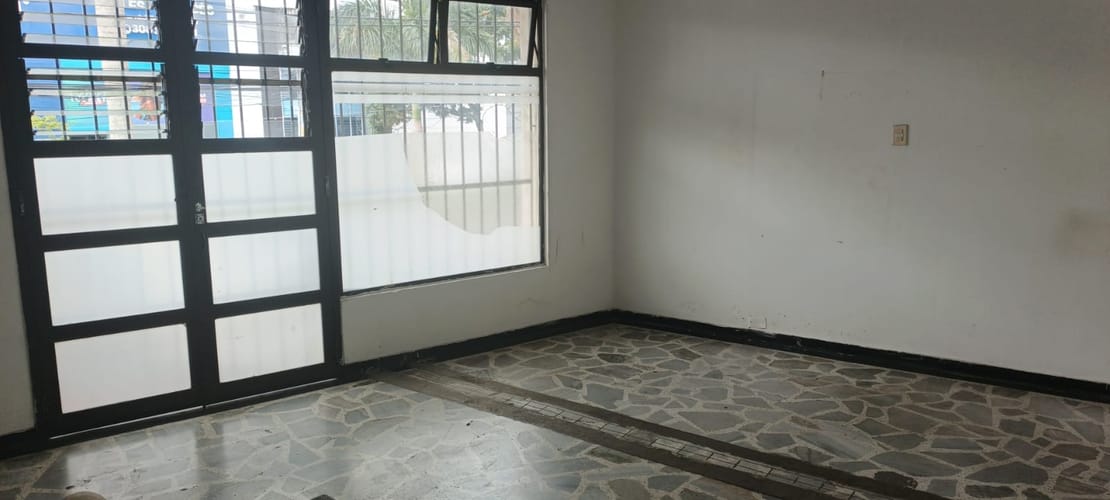 Casa de 13 alcobas en venta en Avenida 30 De Agosto, Pereira, 1750 m² · foto 7 de 19