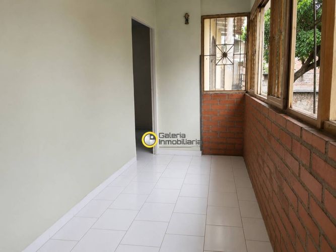 Casa de 3 alcobas en venta en Centro, Girón, 48 m² · foto 2 de 10