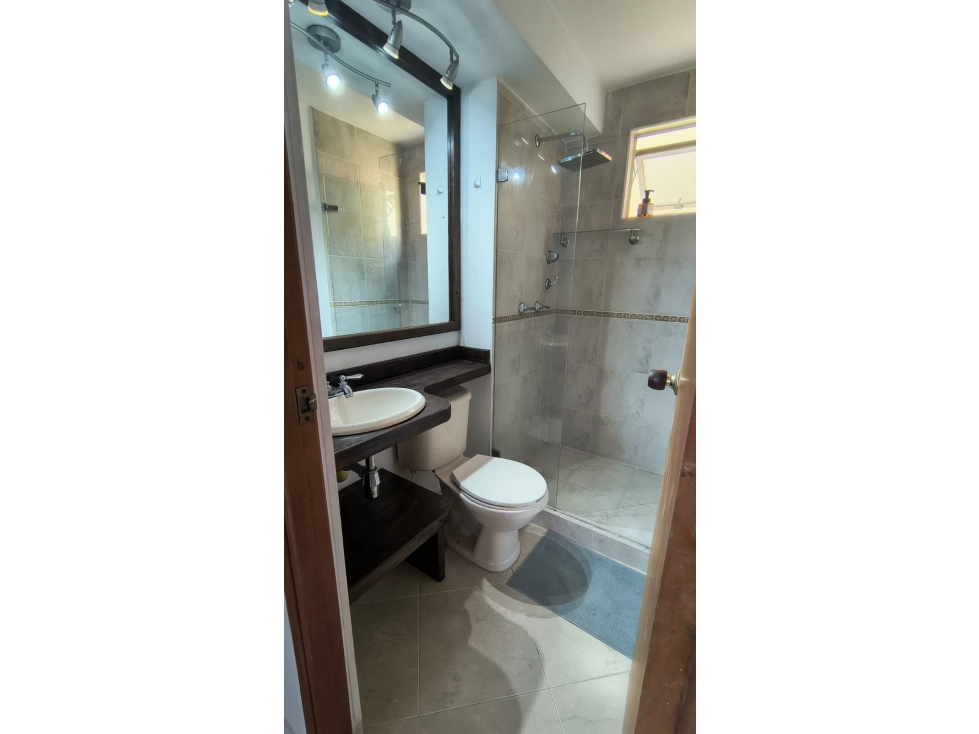 Apartamento en arriendo en Castropol, Medellín · foto 4 de 13