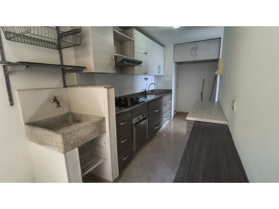 Apartamento en arriendo en Castropol, Medellín · foto 6 de 13