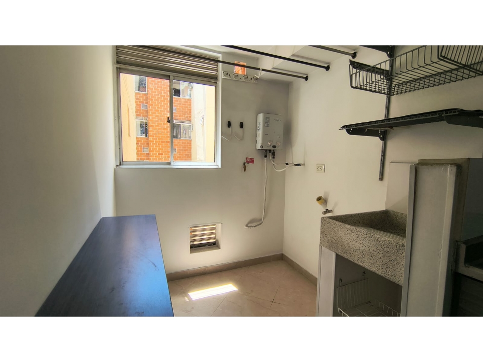 Apartamento en arriendo en Castropol, Medellín · foto 7 de 13