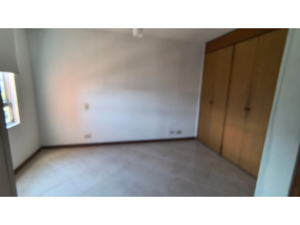 Apartamento en arriendo en Castropol, Medellín · foto 10 de 13