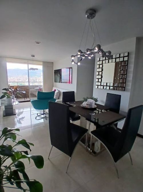 Apartamento de 3 alcobas en arriendo en Los Colores, Medellín, 90 m² · foto 2 de 12