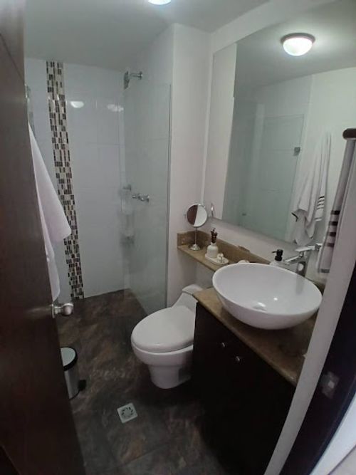 Apartamento de 3 alcobas en arriendo en Los Colores, Medellín, 90 m² · foto 9 de 12