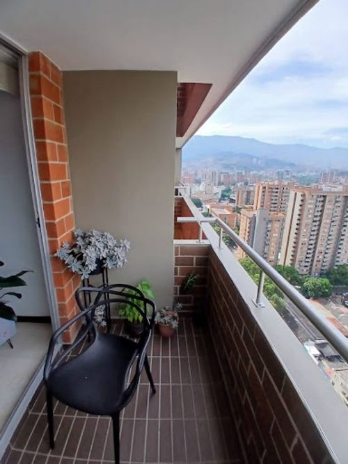 Apartamento de 3 alcobas en arriendo en Los Colores, Medellín, 90 m² · foto 11 de 12