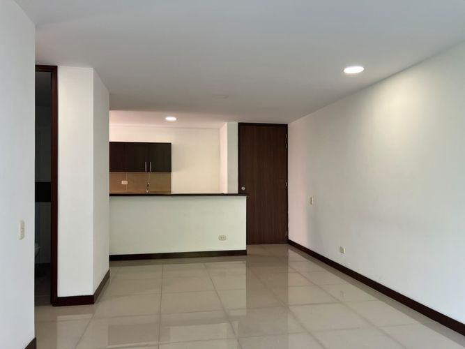 Apartamento de 3 alcobas en arriendo en Loma Del Esmeraldal, Envigado, 102 m² · foto 6 de 18