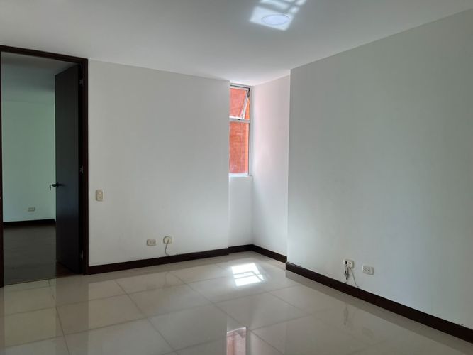 Apartamento de 3 alcobas en arriendo en Loma Del Esmeraldal, Envigado, 102 m² · foto 12 de 18