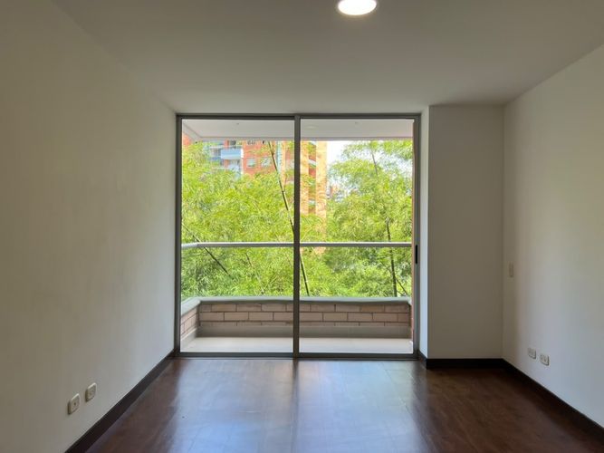 Apartamento de 3 alcobas en arriendo en Loma Del Esmeraldal, Envigado, 102 m² · foto 2 de 18