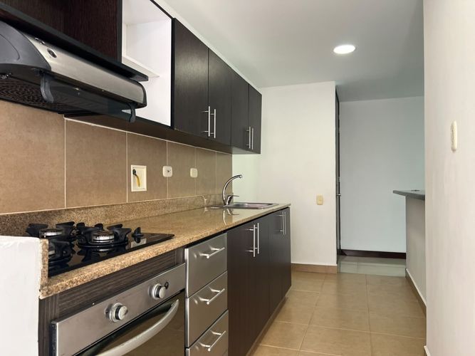 Apartamento de 3 alcobas en arriendo en Loma Del Esmeraldal, Envigado, 102 m² · foto 4 de 18