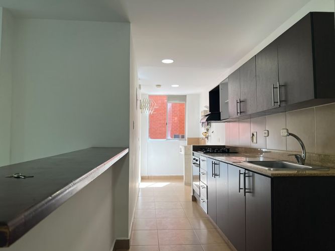 Apartamento de 3 alcobas en arriendo en Loma Del Esmeraldal, Envigado, 102 m² · foto 5 de 18