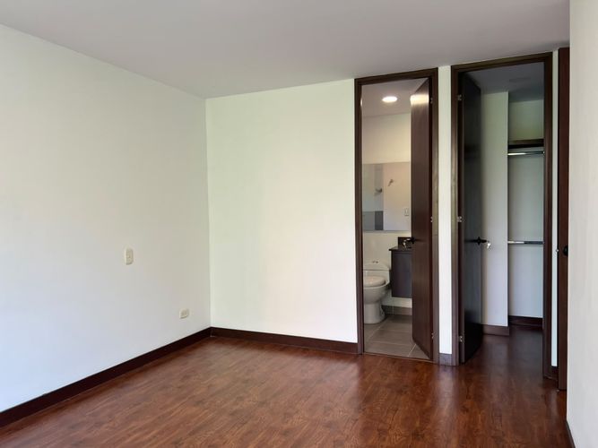 Apartamento de 3 alcobas en arriendo en Loma Del Esmeraldal, Envigado, 102 m² · foto 16 de 18
