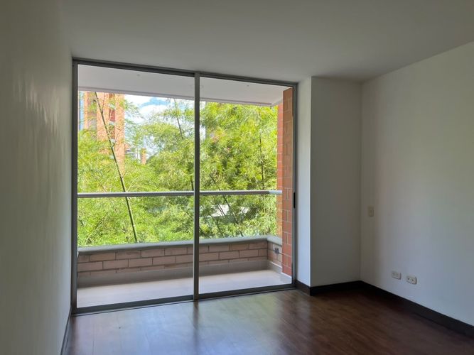 Apartamento de 3 alcobas en arriendo en Loma Del Esmeraldal, Envigado, 102 m² · foto 3 de 18
