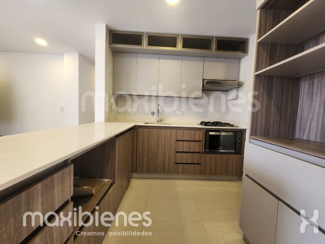 Apartamento de 3 alcobas en arriendo en Villa Carlota, Medellín, 106 m² · foto 2 de 17