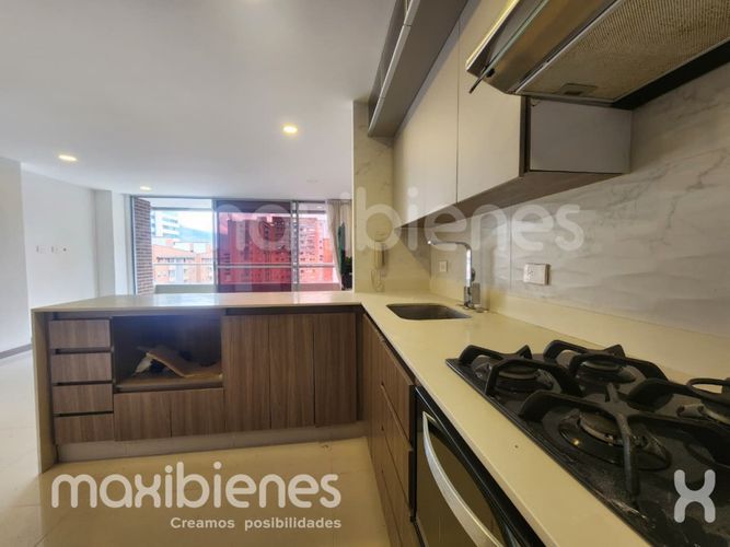 Apartamento de 3 alcobas en arriendo en Villa Carlota, Medellín, 106 m² · foto 3 de 17