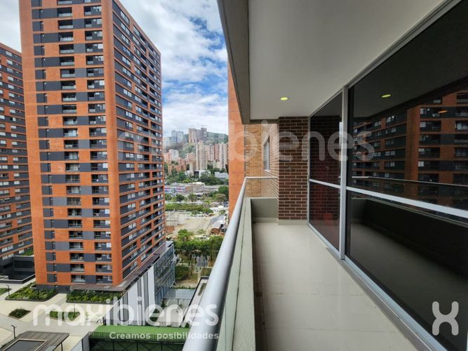 Apartamento de 3 alcobas en arriendo en Villa Carlota, Medellín, 106 m² · foto 6 de 17