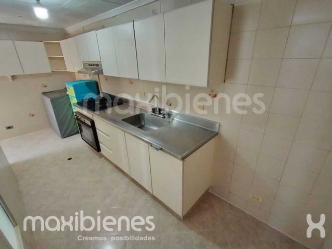 Oficina en arriendo en El Velódromo, Medellín, 240 m² · foto 2 de 8