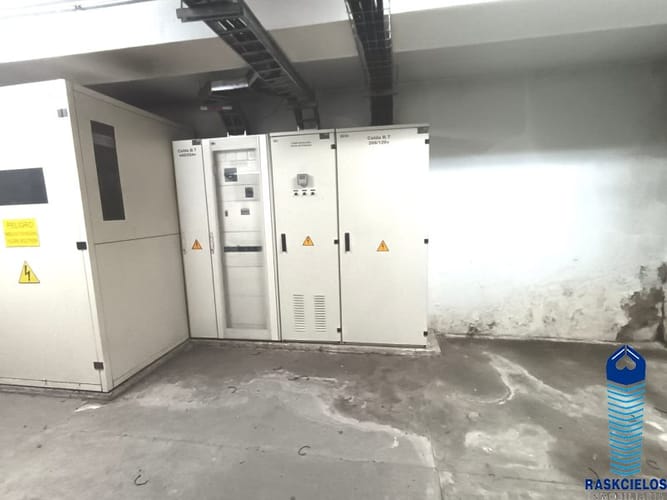 Edificio en arriendo en Conquistadores, Medellín, 2000 m² · foto 2 de 24