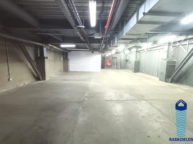 Edificio en arriendo en Conquistadores, Medellín, 2000 m² · foto 6 de 24