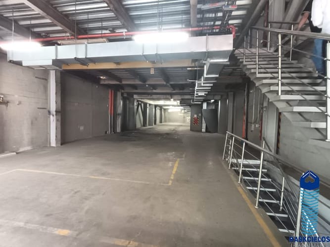 Edificio en arriendo en Conquistadores, Medellín, 2000 m² · foto 9 de 24