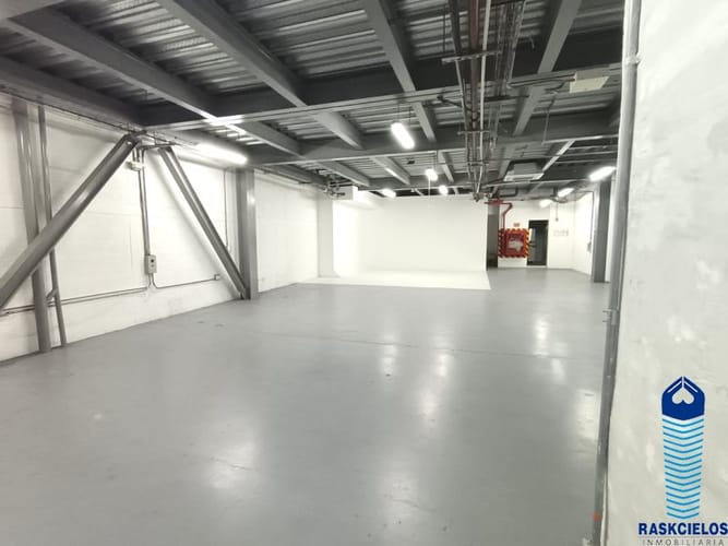 Edificio en arriendo en Conquistadores, Medellín, 2000 m² · foto 10 de 24