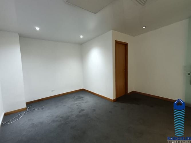 Edificio en arriendo en Conquistadores, Medellín, 2000 m² · foto 18 de 24