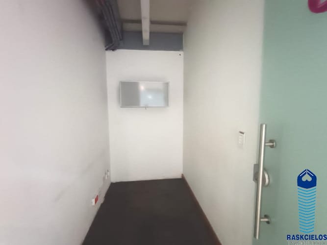 Edificio en arriendo en Conquistadores, Medellín, 2000 m² · foto 20 de 24