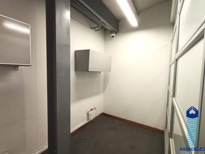 Edificio en arriendo en Conquistadores, Medellín, 2000 m² · foto 21 de 24