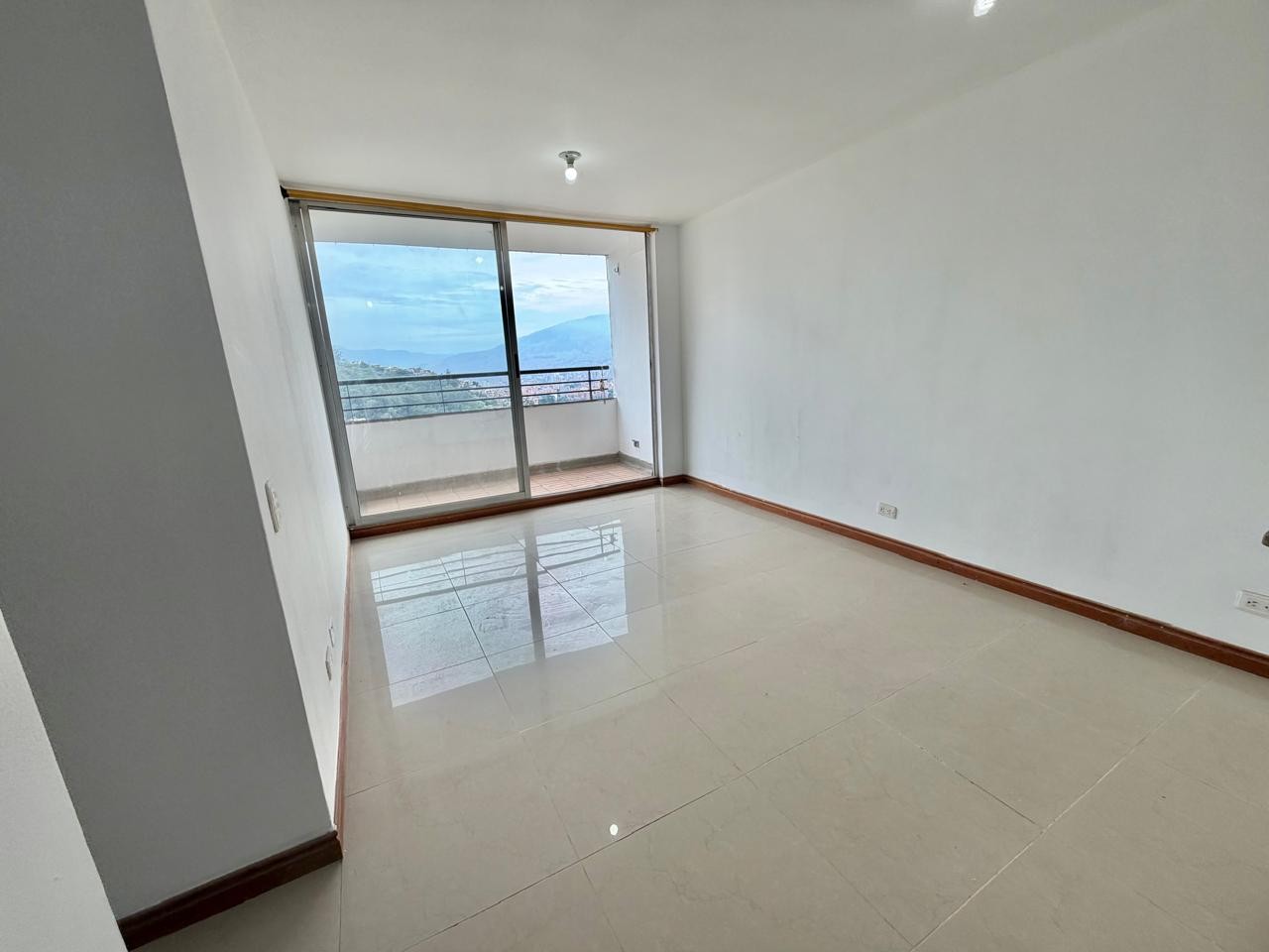 Apartamento en Arriendo en Loma de los bernal, Medellín