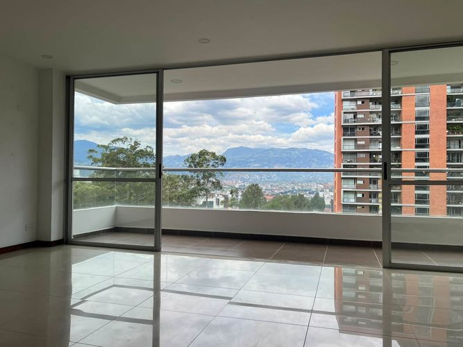 Apartamento de 3 alcobas en arriendo en Los Balsos, Medellín, 114 m² · foto 3 de 14