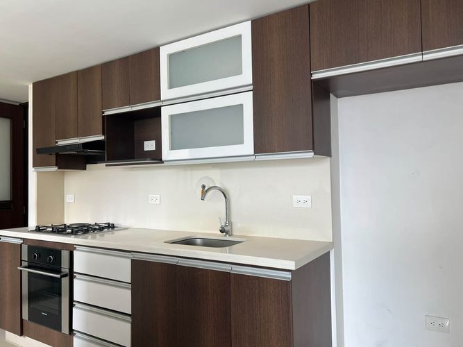 Apartamento de 3 alcobas en arriendo en Los Balsos, Medellín, 114 m² · foto 5 de 14