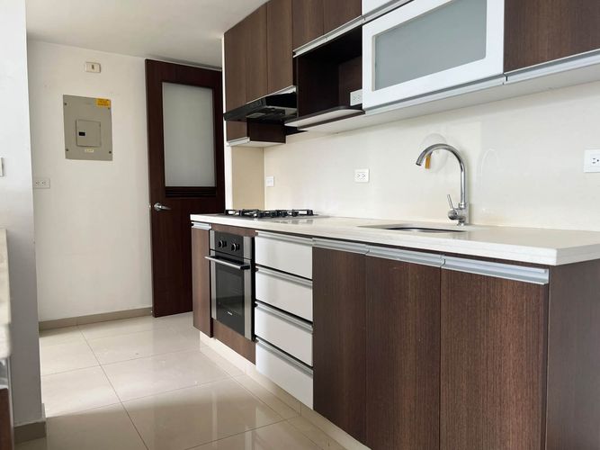 Apartamento de 3 alcobas en arriendo en Los Balsos, Medellín, 114 m² · foto 4 de 14