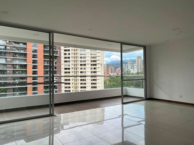 Apartamento de 3 alcobas en arriendo en Los Balsos, Medellín, 114 m² · foto 2 de 14