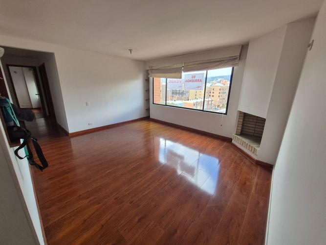 Apartamento de 3 alcobas en venta en Centro Comercial Parque La Colina, Bogotá, 72 m² · foto 2 de 13
