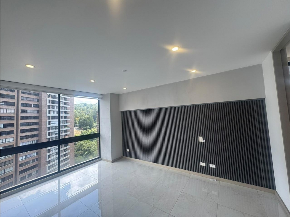 Apartamento en arriendo en Altos Del Poblado, Medellín · foto 2 de 18