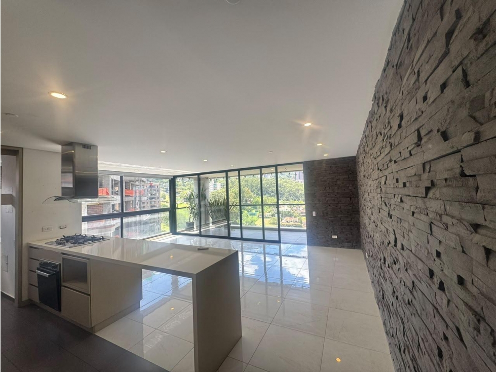 Apartamento en arriendo en Altos Del Poblado, Medellín · foto 3 de 18