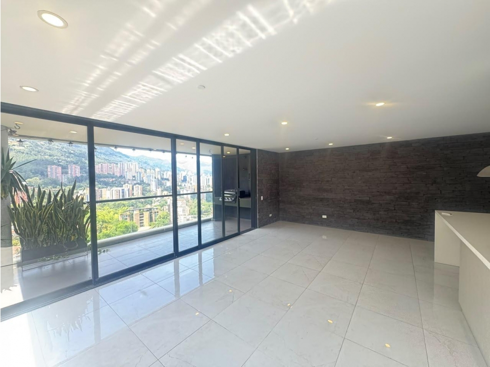 Apartamento en arriendo en Altos Del Poblado, Medellín · foto 4 de 18