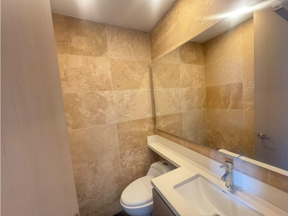 Apartamento en arriendo en Altos Del Poblado, Medellín · foto 7 de 18
