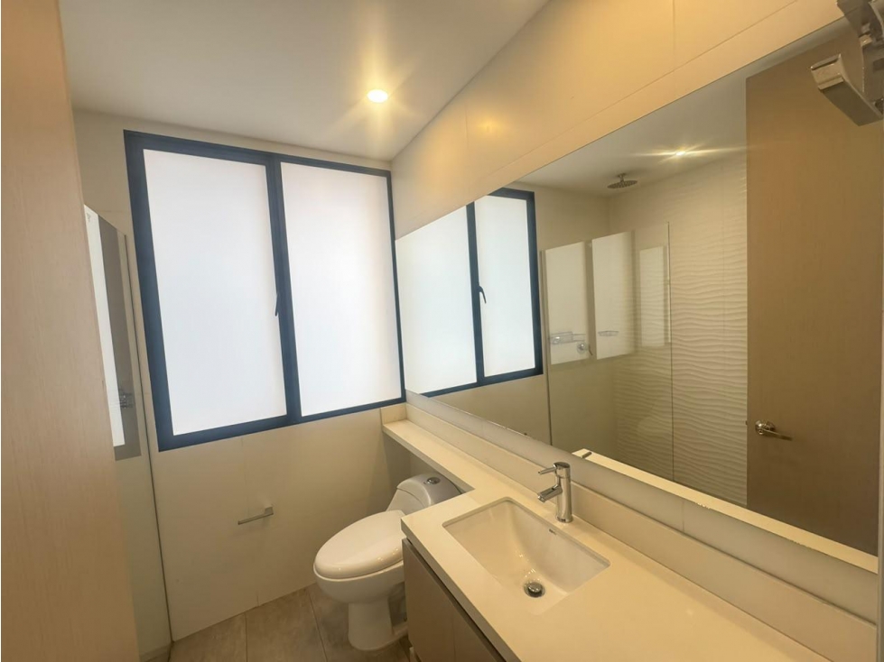 Apartamento en arriendo en Altos Del Poblado, Medellín · foto 8 de 18