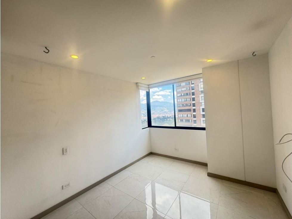 Apartamento en arriendo en Altos Del Poblado, Medellín · foto 10 de 18