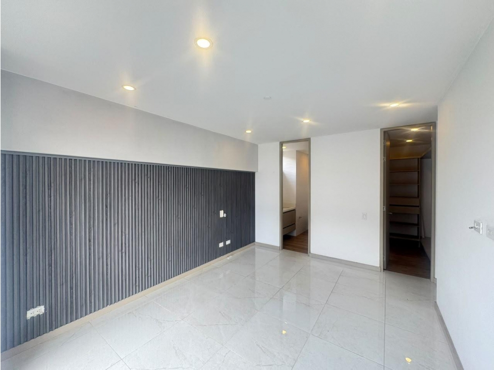 Apartamento en arriendo en Altos Del Poblado, Medellín · foto 15 de 18