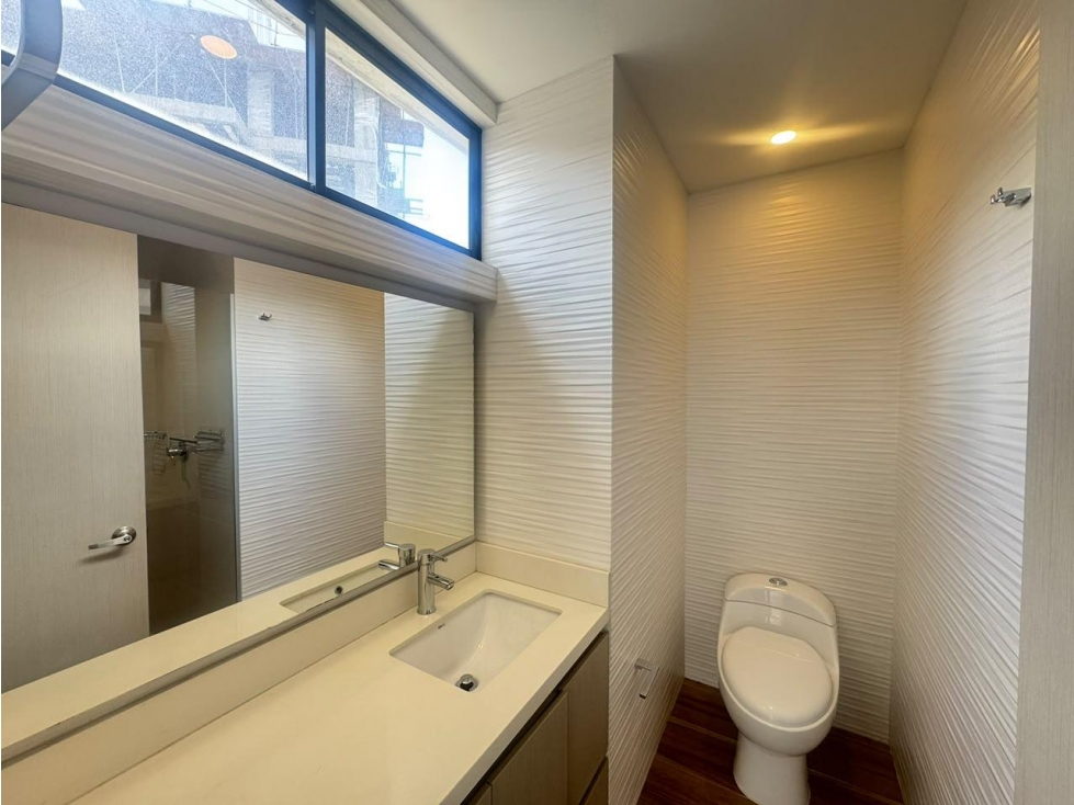 Apartamento en arriendo en Altos Del Poblado, Medellín · foto 16 de 18