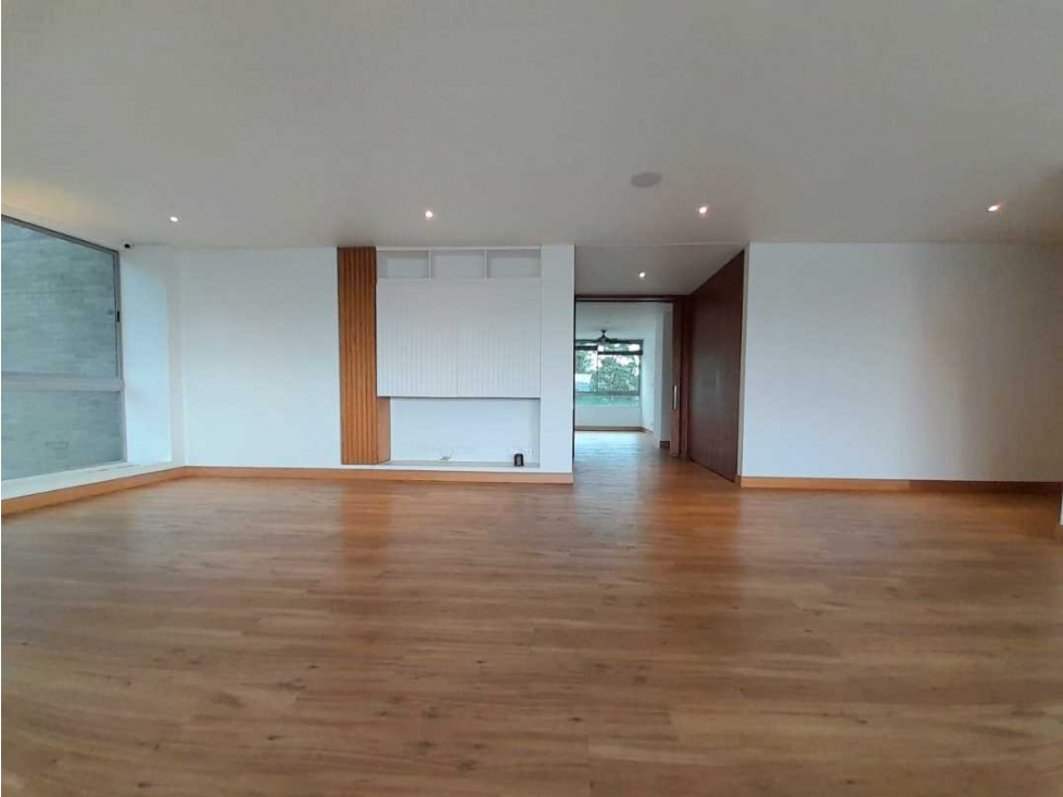 Apartamento en arriendo en Los Balsos, Medellín · foto 2 de 18
