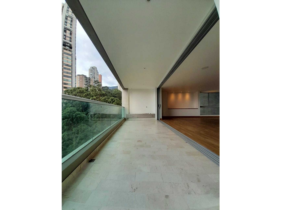 Apartamento en arriendo en Los Balsos, Medellín · foto 3 de 18