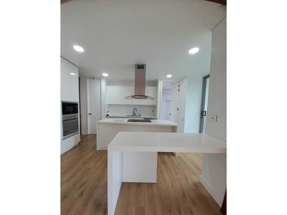 Apartamento en arriendo en Los Balsos, Medellín · foto 6 de 18